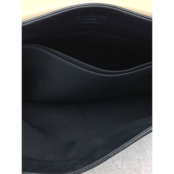 Louis Vuitton LockMe Cartable Leather Plain Shoulder Bag - Picture 5 of 5